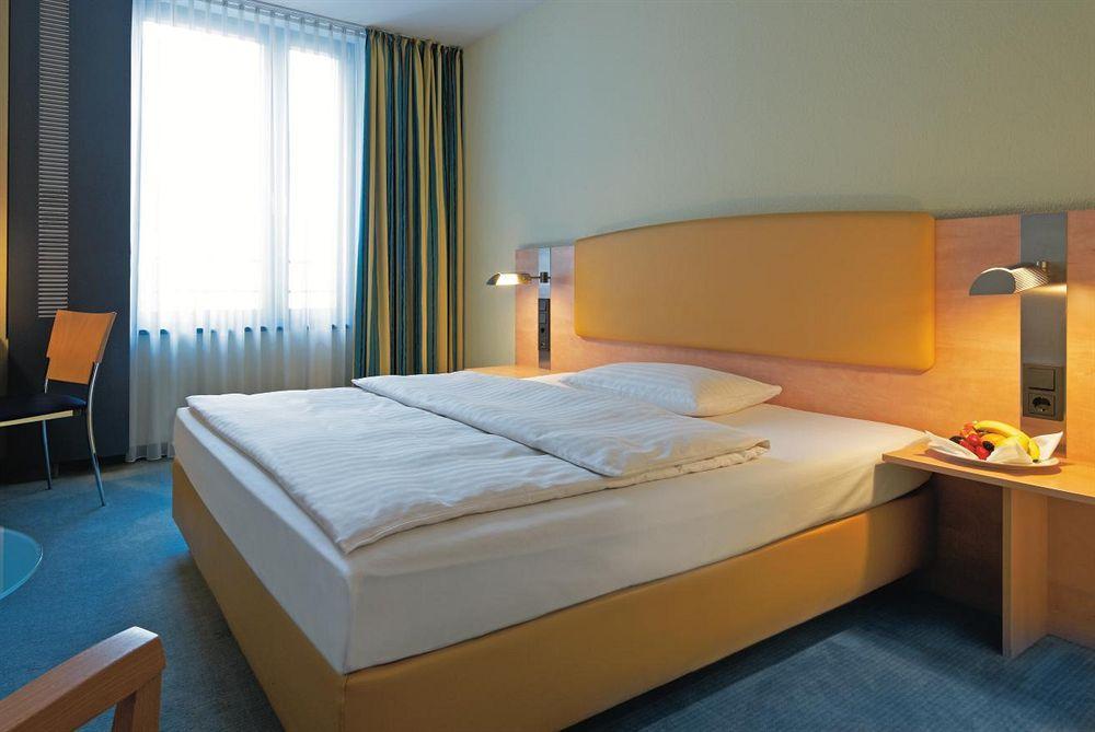 Intercityhotel Hamburg Hauptbahnhof Exterior photo