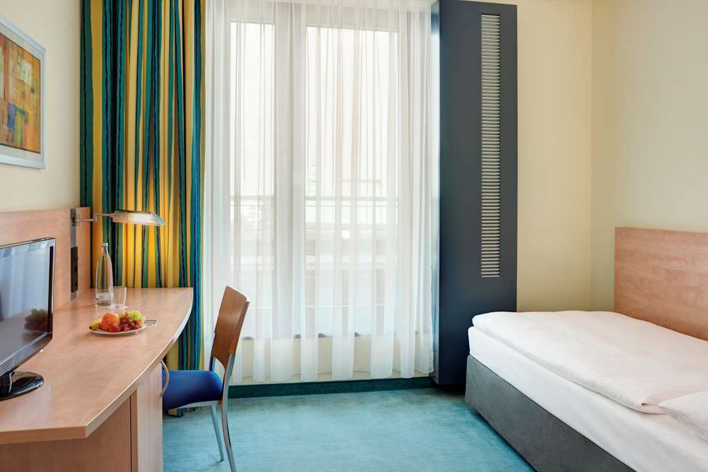 Intercityhotel Hamburg Hauptbahnhof Exterior photo
